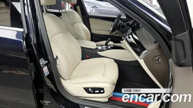 BMW 5 Series 2019 — ფოტო 18/20