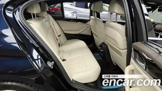 BMW 5 Series 2019 — ფოტო 5/20