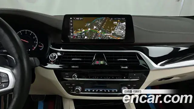 BMW 5 Series 2019 — ფოტო 17/20