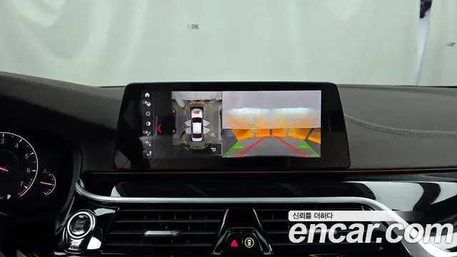 BMW 5 Series 2019 — ფოტო 15/20