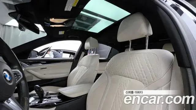 BMW 5 Series 2019 — ფოტო 4/20