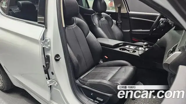 Genesis G70 2022 — Photo 15/20