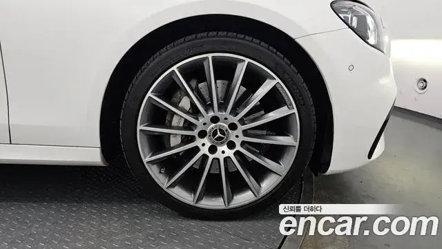 Mercedes-Benz E-Class 2021 — Фото 4/20