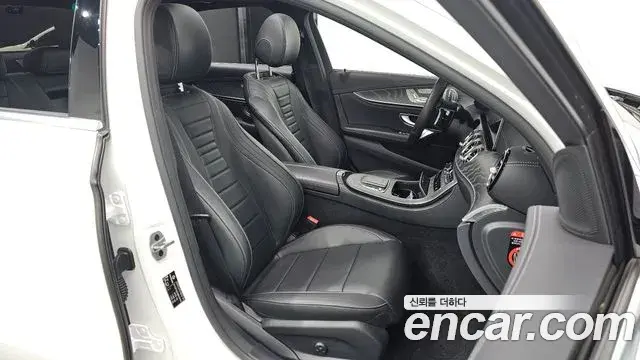 Mercedes-Benz E-Class 2021 — Фото 8/20