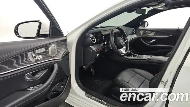 Mercedes-Benz E-Class 2021 — Фото 10/20