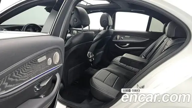 Mercedes-Benz E-Class 2021 — Фото 11/20