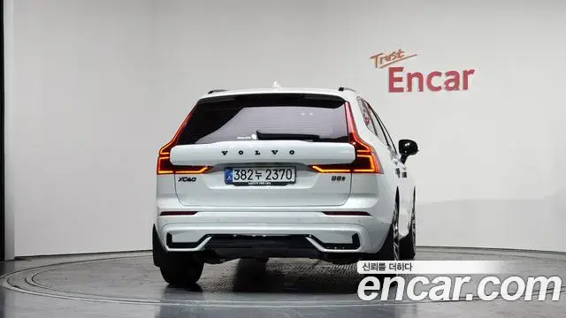 Volvo XC60 2025 — Photo 5/20