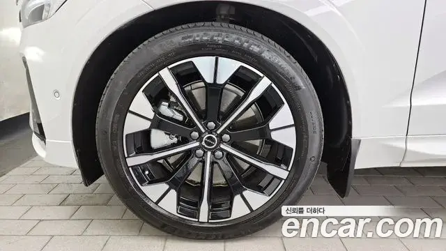 Volvo XC60 2025 — Photo 10/20