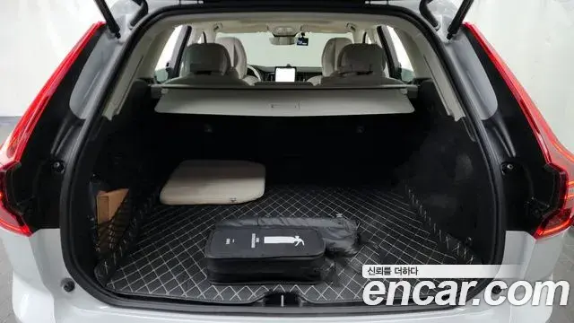 Volvo XC60 2025 — Photo 17/20
