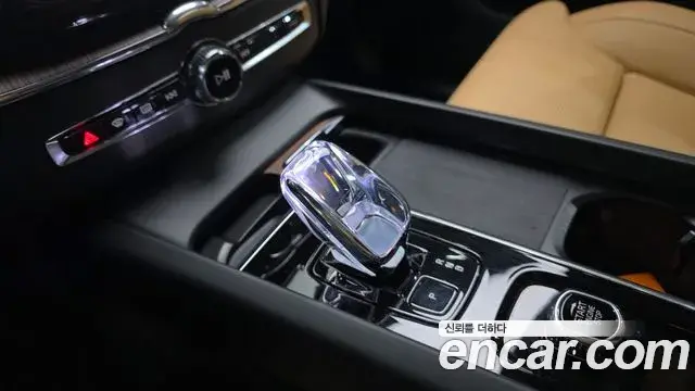 Volvo XC60 2023 — Şəkil 13/20