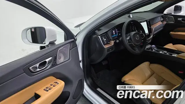 Volvo XC60 2023 — Şəkil 9/20