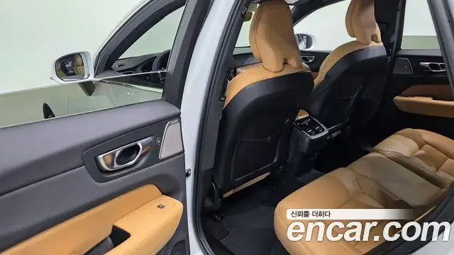 Volvo XC60 2023 — Şəkil 16/20