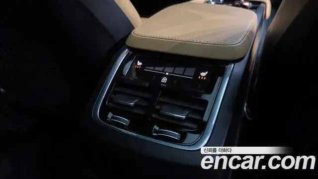 Volvo XC90 2022 — Şəkil 8/20
