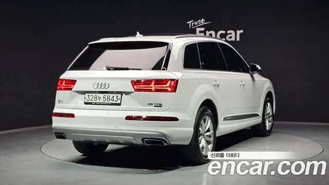 Audi Q7 2019 — Photo 10/20