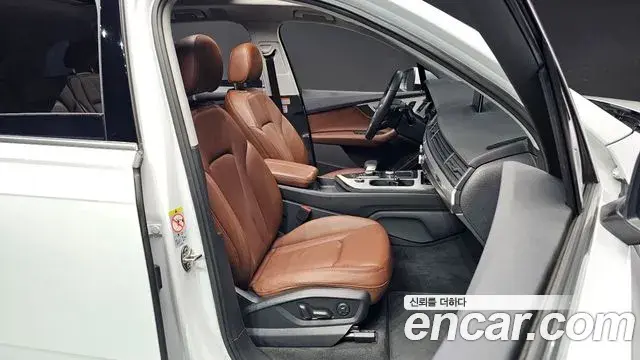 Audi Q7 2019 — Photo 11/20