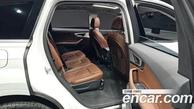 Audi Q7 2019 — Photo 5/20