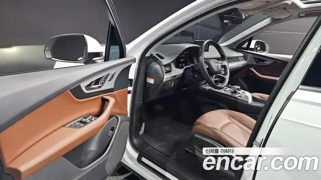 Audi Q7 2019 — Photo 7/20