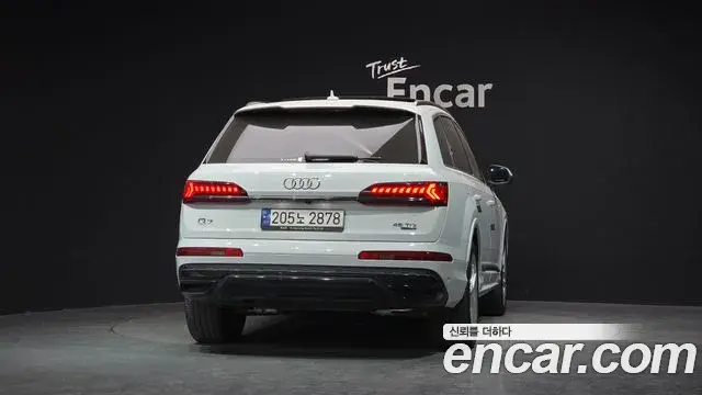 Audi Q7 2023 — Photo 1/20