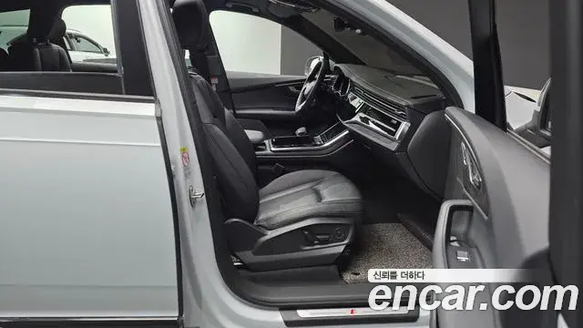 Audi Q7 2023 — Photo 19/20
