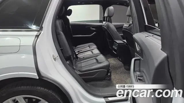 Audi Q7 2023 — Photo 7/20