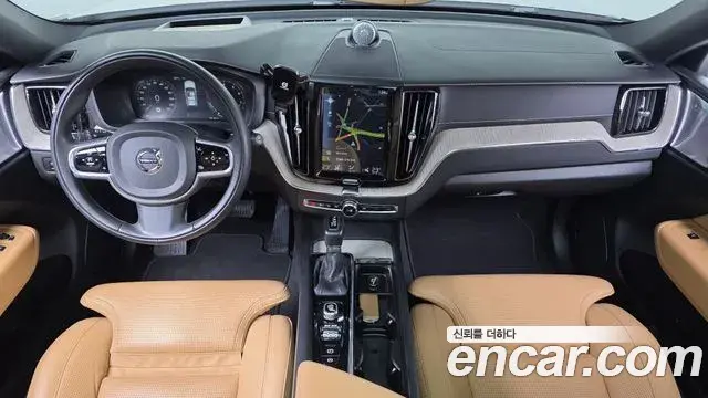 Volvo XC60 2019 — ფოტო 13/20