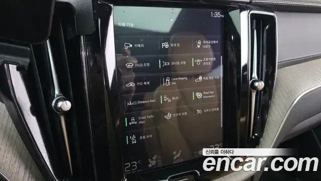 Volvo XC60 2019 — ფოტო 7/20
