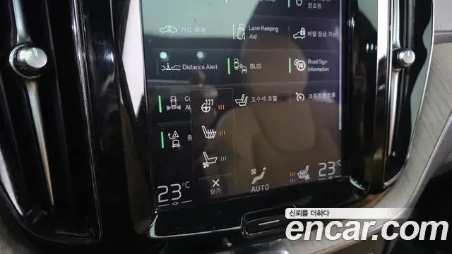 Volvo XC60 2019 — ფოტო 9/20