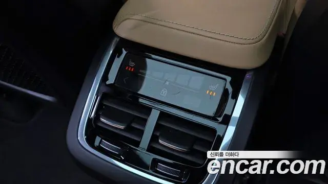 Volvo XC60 2019 — ფოტო 5/20