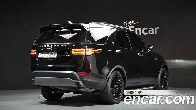 Land Rover Discovery 5 2018 — ფოტო 4/20