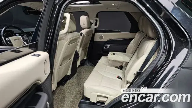 Land Rover Discovery 5 2018 — ფოტო 13/20