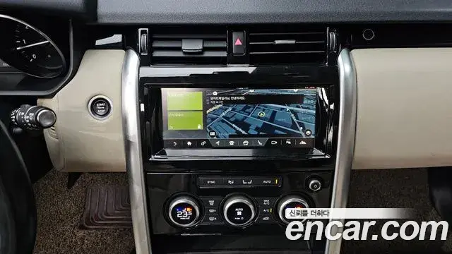 Land Rover Discovery 5 2018 — ფოტო 16/20