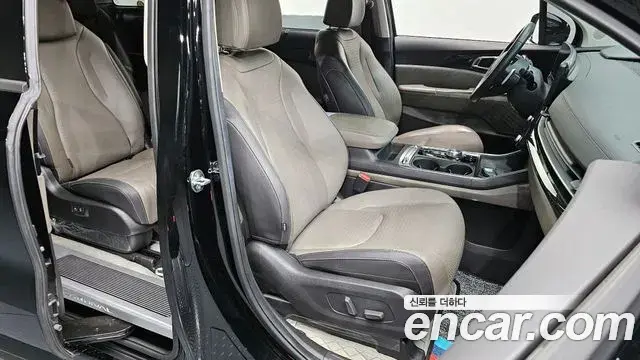 Kia Carnival 2023 — Photo 3/20