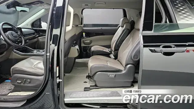 Kia Carnival 2023 — Photo 13/20