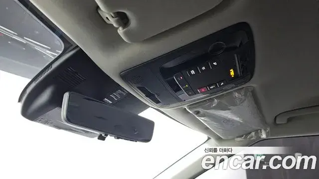 Kia Carnival 2023 — Photo 19/20