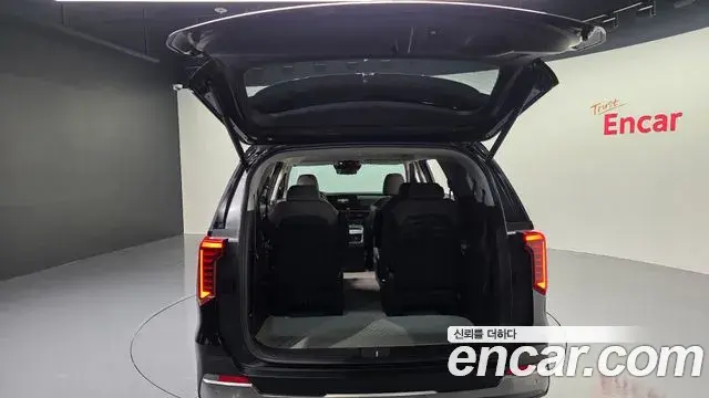 Kia Carnival 2023 — Photo 17/20