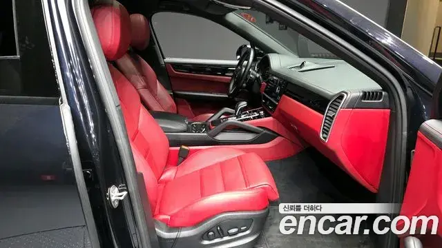 Porsche Cayenne 2022 — Фото 11/20
