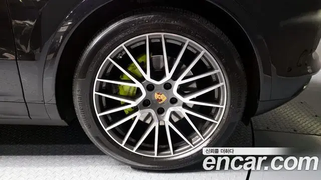 Porsche Cayenne 2022 — Photo 6/32
