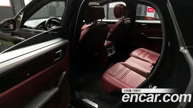Porsche Cayenne 2022 — Photo 17/32