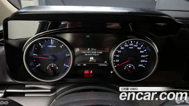 Kia Carnival 2021 — Фото 8/20