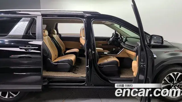 Kia Carnival 2022 — Фото 19/20