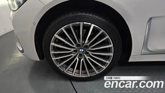 BMW 7 Series 2019 — Photo 9/20
