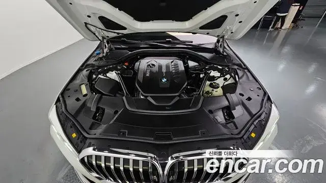 BMW 7 Series 2019 — Photo 8/20