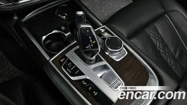 BMW 7 Series 2019 — Photo 15/20