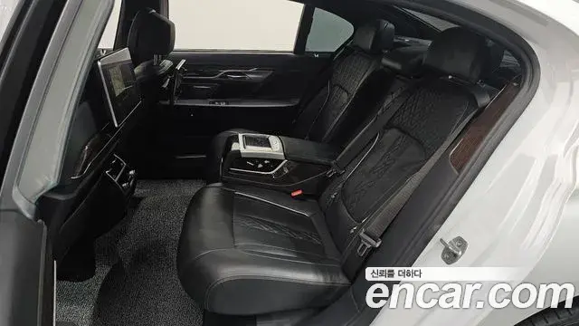 BMW 7 Series 2019 — Photo 19/20