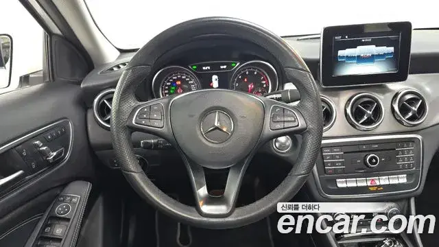 Mercedes-Benz GLA-Class 2019 — Фото 13/20