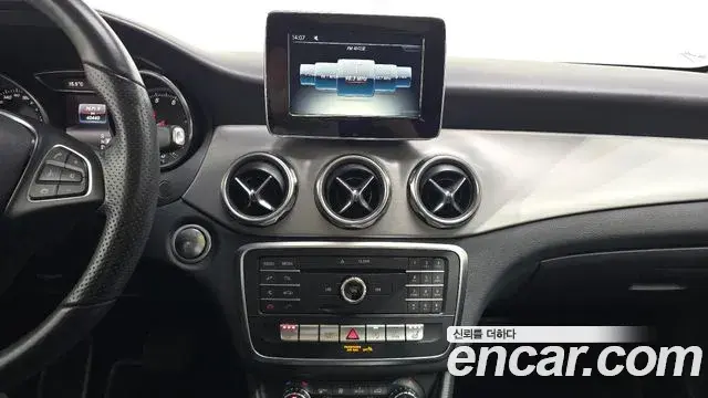 Mercedes-Benz GLA-Class 2019 — Фото 14/20