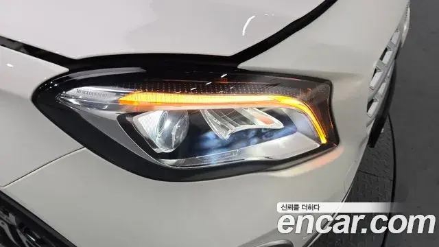 Mercedes-Benz GLA-Class 2019 — Şəkil 31/34