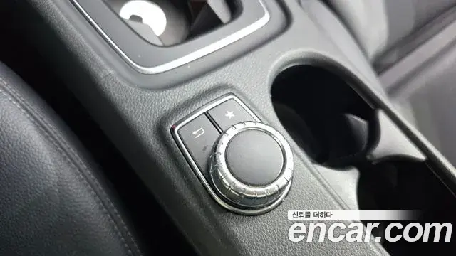 Mercedes-Benz GLA-Class 2019 — Şəkil 24/34