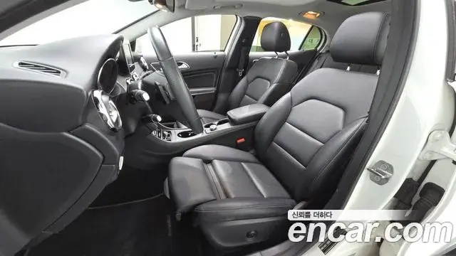 Mercedes-Benz GLA-Class 2019 — Şəkil 4/34