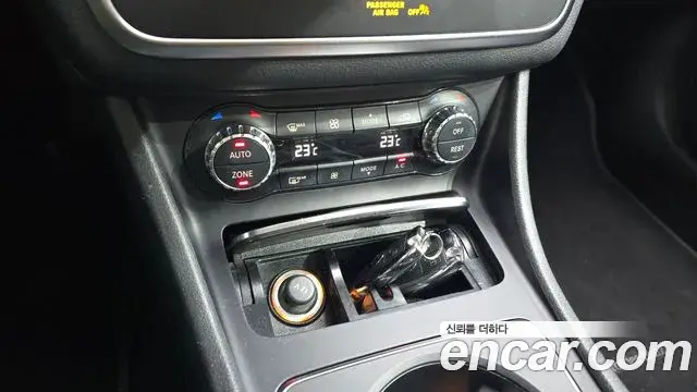 Mercedes-Benz GLA-Class 2019 — Şəkil 22/34